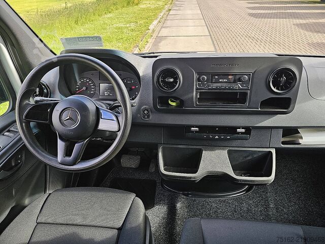 High-roof van MERCEDES-BENZ SPRINTER 319 L2H2 V6 Dub Cab!