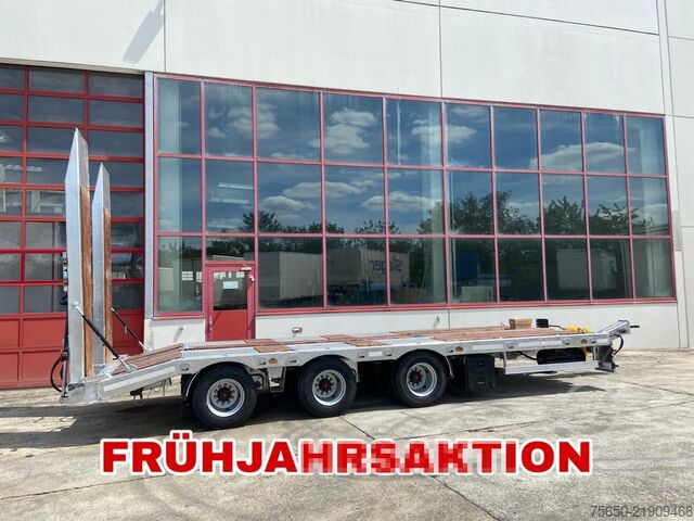 Low loader trailer Möslein TT 31 F  31 t GG Tridem- Tieflader 3 Achs, gelenktNeufahrzeug