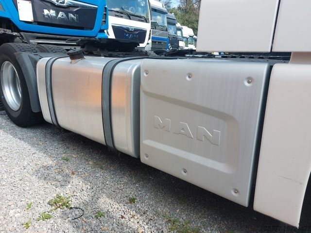 Standard tractor unit MAN TGX 18.500 XLX-Broken Engine-INTARDER-2 Tanks