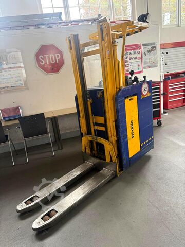 Manual stacker Stöcklin EFI 1600 EX2
