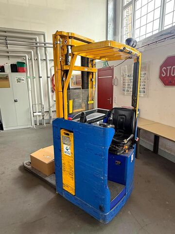 Manual stacker Stöcklin EF 1600