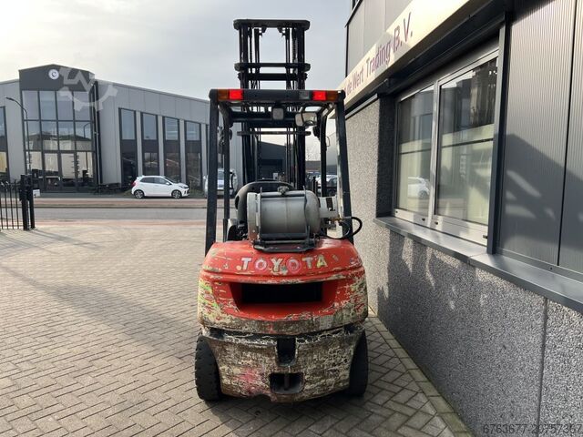 Toyota 42-7FGF25 Heftruck Toyota 42-7FG25 duplo 500 sideshift/vorkversteller LPG 2011 TOYOTA 42 7FGF 25