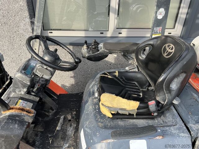 Toyota 42-7FGF25 Heftruck Toyota 42-7FG25 duplo 500 sideshift/vorkversteller LPG 2011 TOYOTA 42 7FGF 25