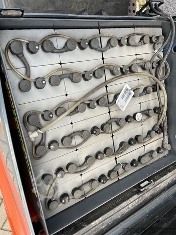 Toyota 8FBET18 Gabelstapler, Triplexmast 500 mm Freihub/Seitenschieber, Elektro, Baujahr 2013 TOYOTA 8 FBET 18