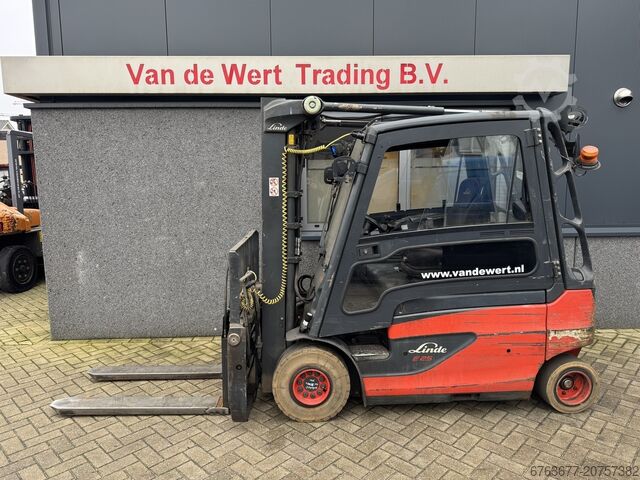 Gabelstapler LINDE E25L Triplex 450 Freelift / Seitenschub / Zinkenversteller / herausziehbarer Akku LINDE E 25 L