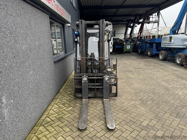 Gabelstapler LINDE E25L Triplex 450 Freelift / Seitenschub / Zinkenversteller / herausziehbarer Akku LINDE E 25 L