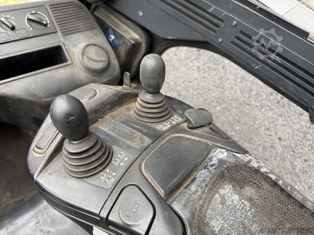 Gabelstapler LINDE E25L Triplex 450 Freelift / Seitenschub / Zinkenversteller / herausziehbarer Akku LINDE E 25 L