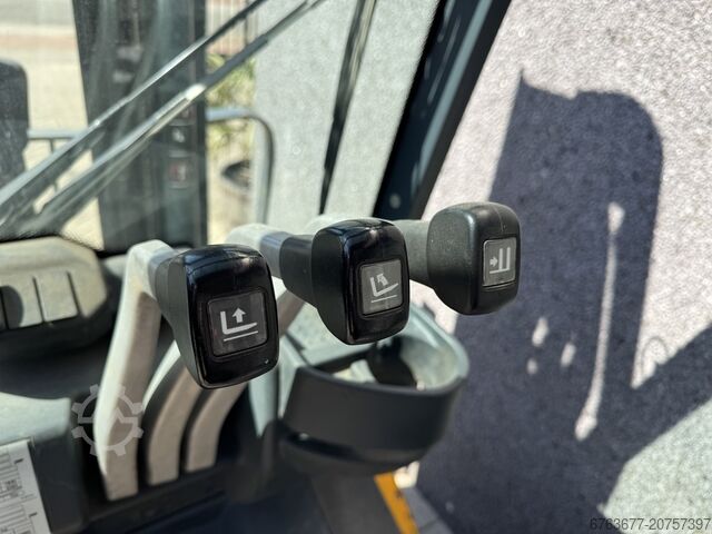 Jungheinrich TFG 425 Triplo 430 Freelift/Sideshift LPG 2014 JUNGHEINRICH TFG 425