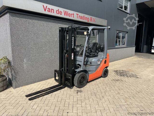 Toyota 02-8FGF18 Triplex 430 Freihub/Seitenschieber/4. Funktion 2013 LPG TOYOTA 02-8FGF18 Triplo 430 Freelift/Sideshift/4e Functie 2013 Lpg