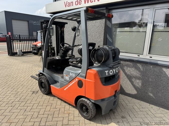 Toyota 02-8FGF18 Triplex 430 Freihub/Seitenschieber/4. Funktion 2013 LPG TOYOTA 02-8FGF18 Triplo 430 Freelift/Sideshift/4e Functie 2013 Lpg