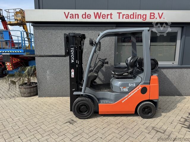 Toyota 02-8FGF18 Triplex 430 Freihub/Seitenschieber/4. Funktion 2013 LPG TOYOTA 02-8FGF18 Triplo 430 Freelift/Sideshift/4e Functie 2013 Lpg