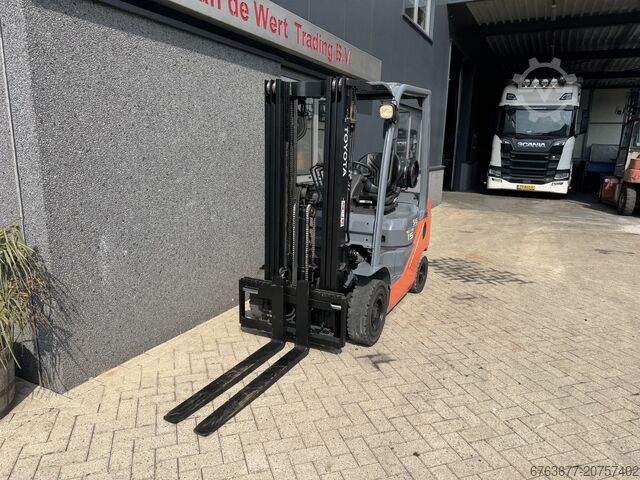 Toyota 02-8FGF18 Triplex 430 Freihub/Seitenschieber/4. Funktion 2013 LPG TOYOTA 02-8FGF18 Triplo 430 Freelift/Sideshift/4e Functie 2013 Lpg