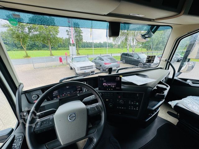 Spezial-LKW VOLVO FH540 10x4 mit F1150 Ladekran, Sattelzugmaschine