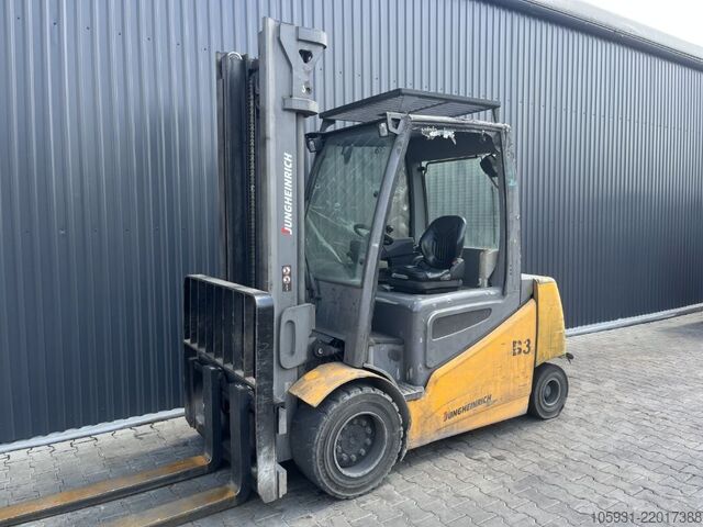 Electric 4-wheel forklift Jungheinrich EFG550