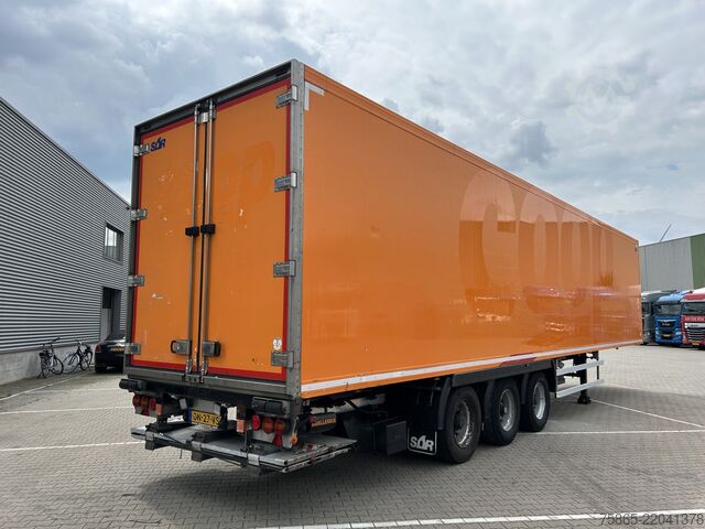 Box body Schmitz Cargobull / SOR Iberica / Isolated Box / Loadlift / Lifta...