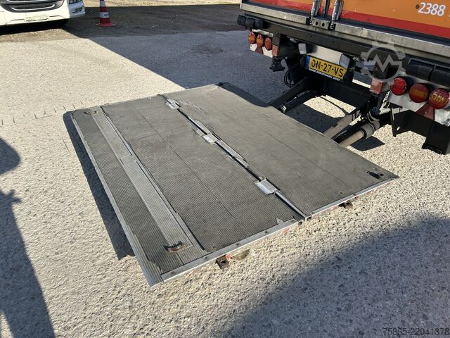 Box body Schmitz Cargobull / SOR Iberica / Isolated Box / Loadlift / Lifta...