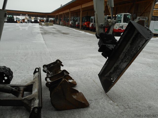 Mini excavator Takeuchi TB 235 mit POWERTILT + hydr. SW