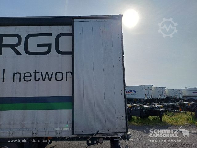 Auflieger mit Pritsche & Plane Schmitz Cargobull Curtainsider Mega Getränke
