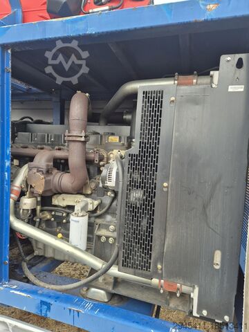 Holzspalter S&Ü Hydraulik- und Maschinenbau GmbH SSA 700 und Ladekran Epsilon M100-LD97