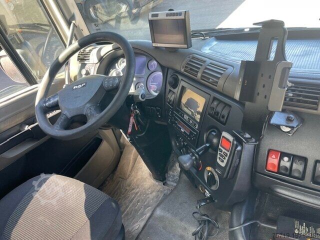 Garbage truck DAF 85.460 + Kraker Waalking Floor/Kran