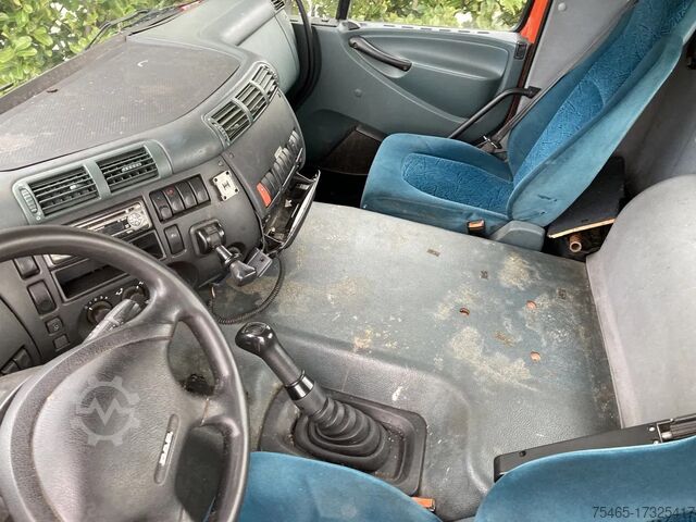 Chassis with cab DAF CF65.180 Euro3 Manual / Laadklep