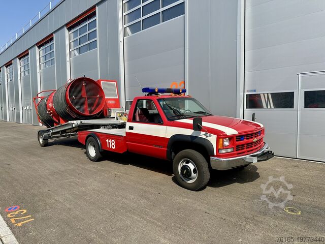 Pick-up Chevrolet CK3500 Cheyenne mit Auflieger mit Lüfter