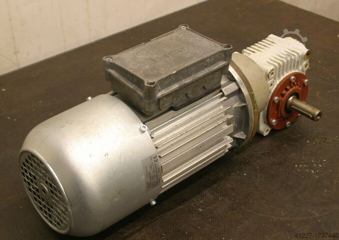 Getriebemotor 0,55 kW 77 U/min Lenze KMB/18010086