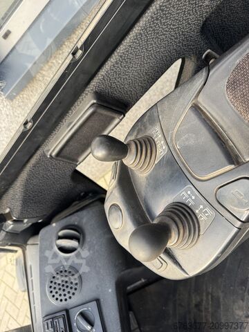 Linde H25D triple Freelift / 3rd / 4th function VW Diesel 5300 hours VERY CLEAN CONDITION! LINDE H25D triplo Freelift / 3e / 4e functie VW Diesel 5300hours ZEER NET!