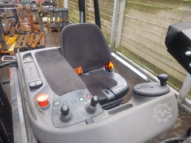 Schubmaststapler Linde R14HD-01