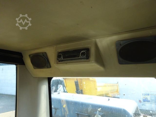 Chain excavator CATERPILLAR 318CL