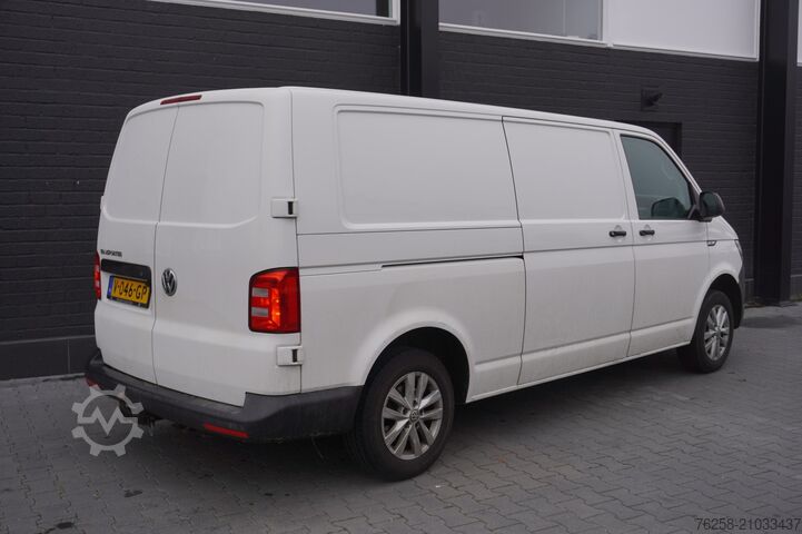 Delivery van Volkswagen Transporter 2.0 TDI L2 - Airco - Navi - PDC - T...