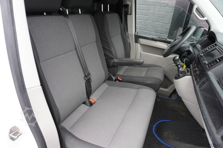 Delivery van Volkswagen Transporter 2.0 TDI L2 - Airco - Navi - PDC - T...