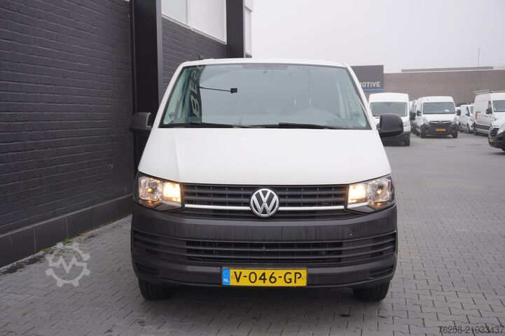 Delivery van Volkswagen Transporter 2.0 TDI L2 - Airco - Navi - PDC - T...