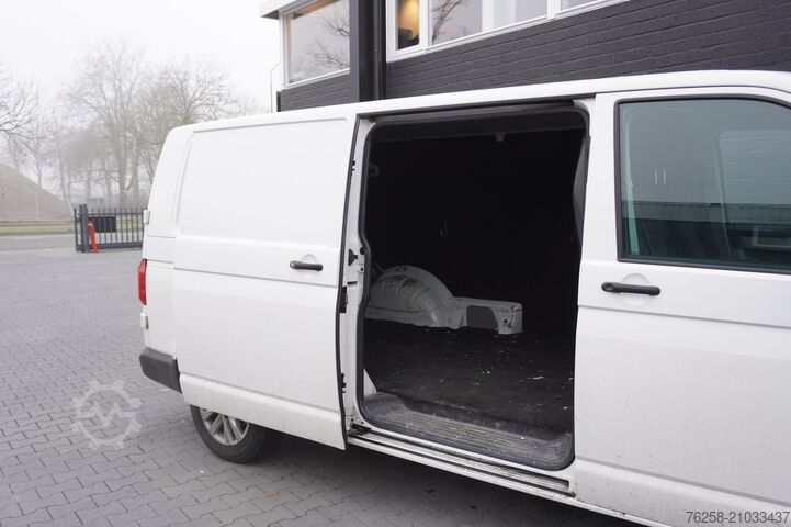 Delivery van Volkswagen Transporter 2.0 TDI L2 - Airco - Navi - PDC - T...