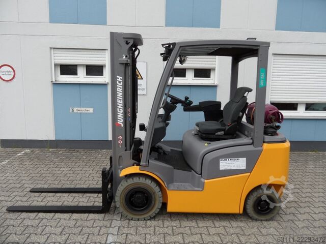 LPG Forklifts Jungheinrich TFG 320 - Freihub - weiße Reifen