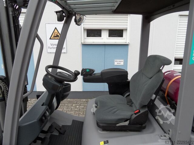 LPG Forklifts Jungheinrich TFG 320 - Freihub - weiße Reifen