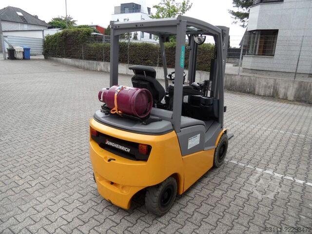 LPG Forklifts Jungheinrich TFG 320 - Freihub - weiße Reifen