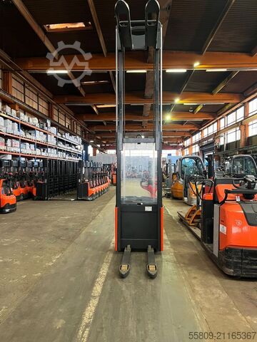 Hochhubwagen Linde L 12 //