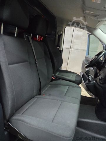 Kleinbus MERCEDES-BENZ Vito Kasten 110  Kamera Tempom. Klima Tüv neu E6