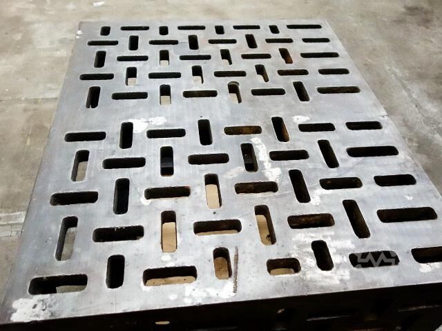Heavy welding and clamping table