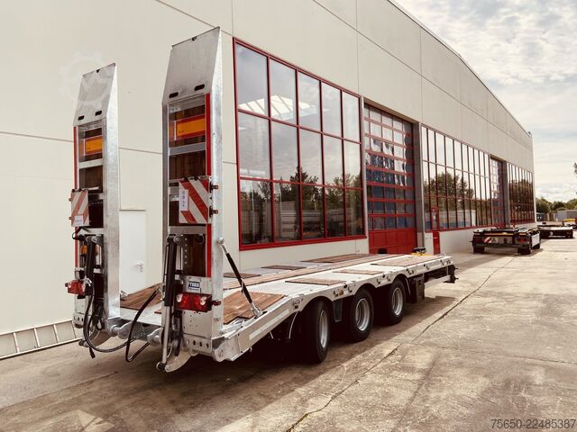 Tieflader Anhänger Möslein TT 31  31 t Tridem- Tieflader 3 Achs, 8 m LadeflächeNeufahrzeug