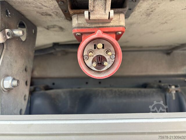 Refrigerator body van Iveco Daily 65c18