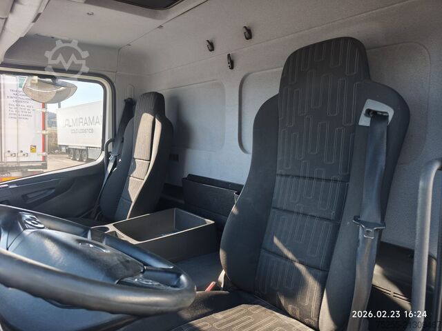 Box truck Mercedes-Benz Atego 1221