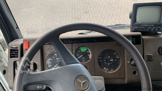 Livestock transporter MERCEDES-BENZ 817