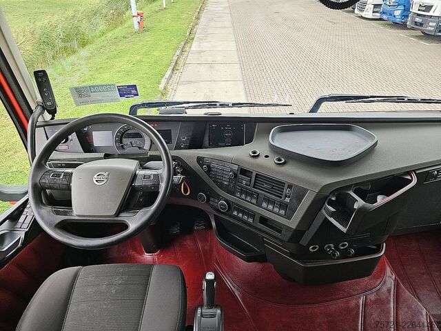 Standard-SZM VOLVO FH 460 6X2 XENON SKIRTS