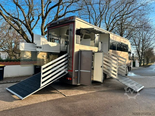 Cattle truck MERCEDES-BENZ Pferdetransporter