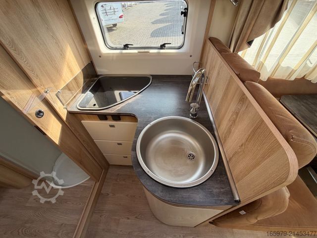 Semi-integrated camper GIOTTILINE Therry T37