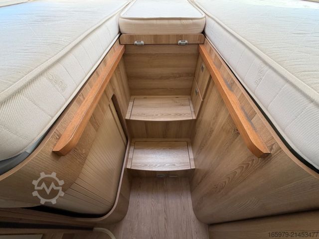 Semi-integrated camper GIOTTILINE Therry T37