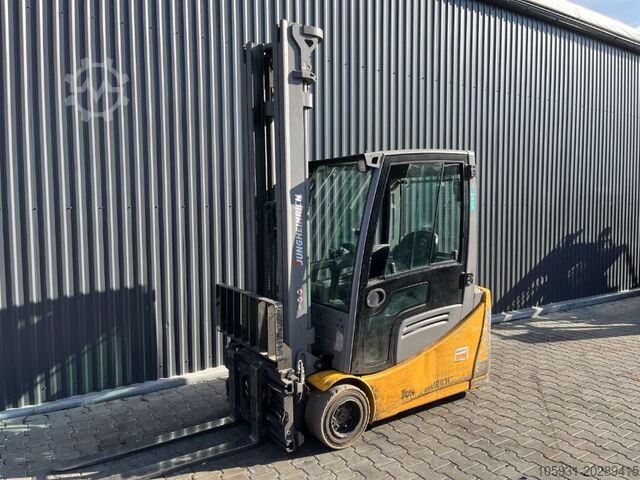 Electric 3-wheel forklift Jungheinrich EFG220