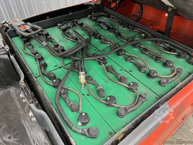 Electric 3-wheel forklift Linde E20L-02
